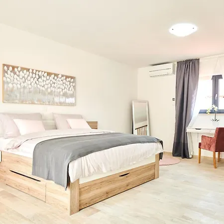 Dolcea Elegant Und Stilvoll Mit Pool Holiday home Kastel